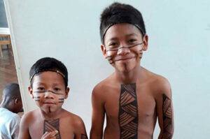Crianças indígenas